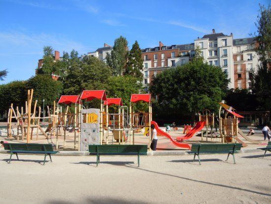 Square Sarah Bernhardt